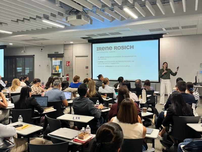 Sala de formación durante un taller de Irene Rosich.