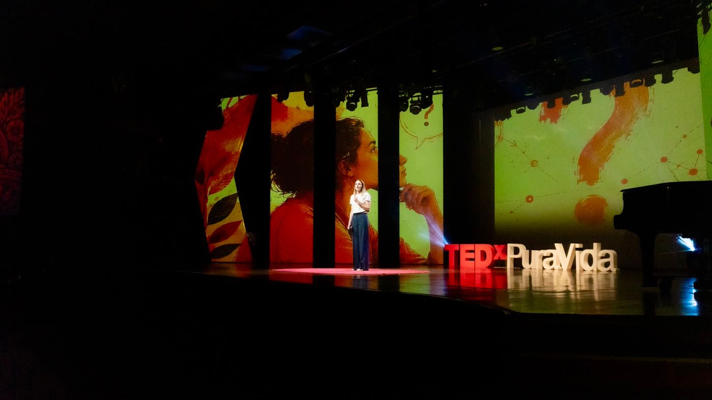 Irene Rosich frente al público.
